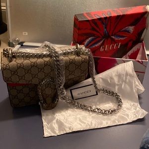 Dionysus nwb  red and occ gg.don’t think it’s real,but can’t tell.Still vertnice